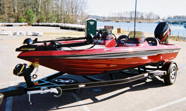 FS. CHAMPION 171DC BASSBOAT